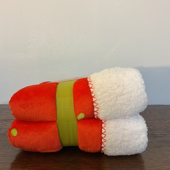 NWT- The Grinch Wreath- Red & Green- Super Soft Sherpa Backed Throw Blanket - Picture 14 of 17